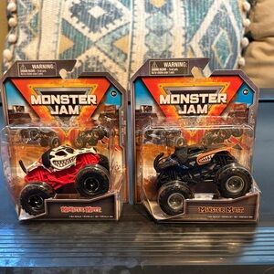Monster Mutt Toy Truck Set - Red and Black